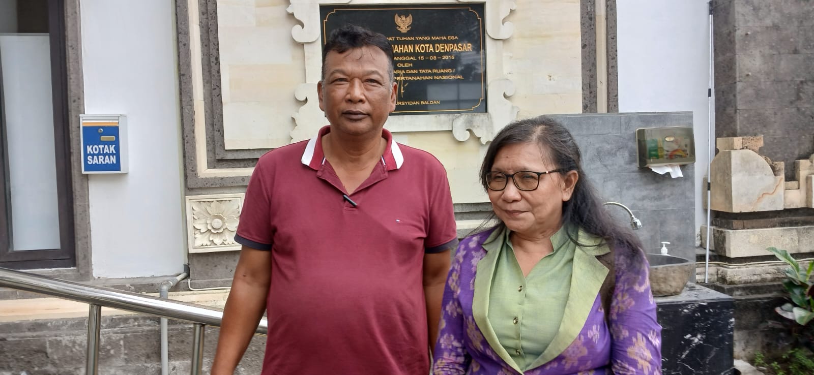 Advokat Siti Sapurah, SH., alias Ipung bersama Pemohon SHM I Nyoman Kemuantara, mendatangi BPN Kota Denpasar dalam audiensi terkait permohonan pensertipikatan sebidang tanah seluas 180 M2, Jumat (20/6/2025).