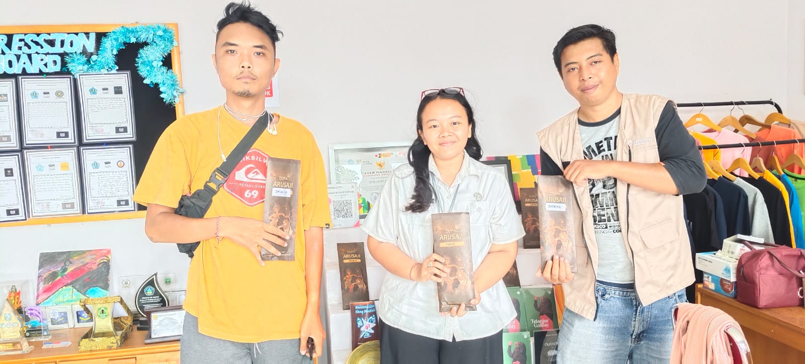 IMG-20251027-WA0224 Ket Foto: Keterampilan pembuatan dupa merk Arusaji, kerja sama Rumah Berdaya Kota Denpasar dan PT Pertamina Sanggaran, Senin (27/10/2025).