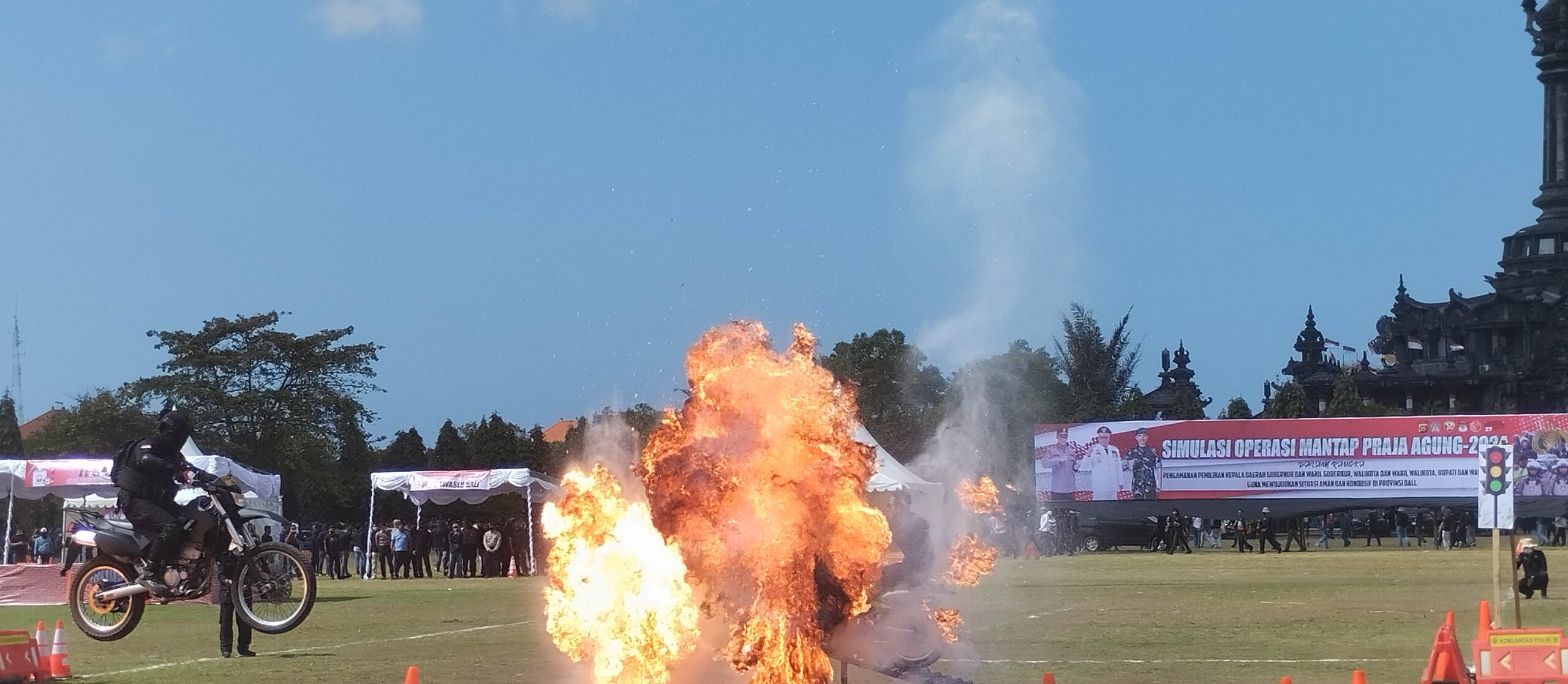 Personel pengamanan Satgas gabungan Polda Bali, Kodam IX/Udayana serta instansi lainnya latihan Sispamkota, sebagai persiapan Pilkada 2024, Kamis (22/8/2024).
