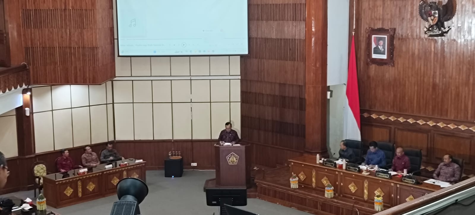 Ket Foto: Rapat Paripurna ke-15 DPRD Provinsi Bali Masa Persidangan I Tahun Sidang 2025-2026, pada Senin (1/12/2025).