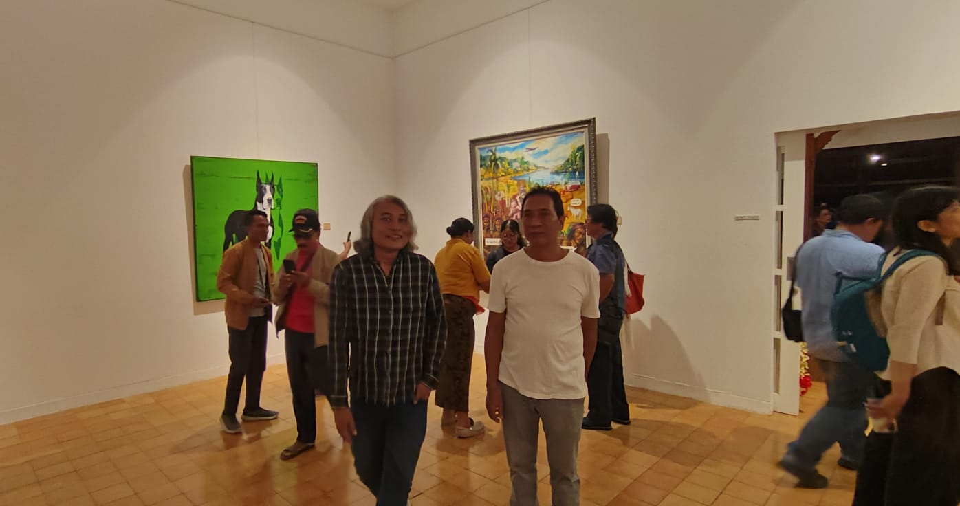 Ket Foto: Tampak pembukaan seniman Romi Sukadana dengan tajuk Divergent Mind, Jumat (9/1/2026) di Santrian Gallery, Sanur, Densel.