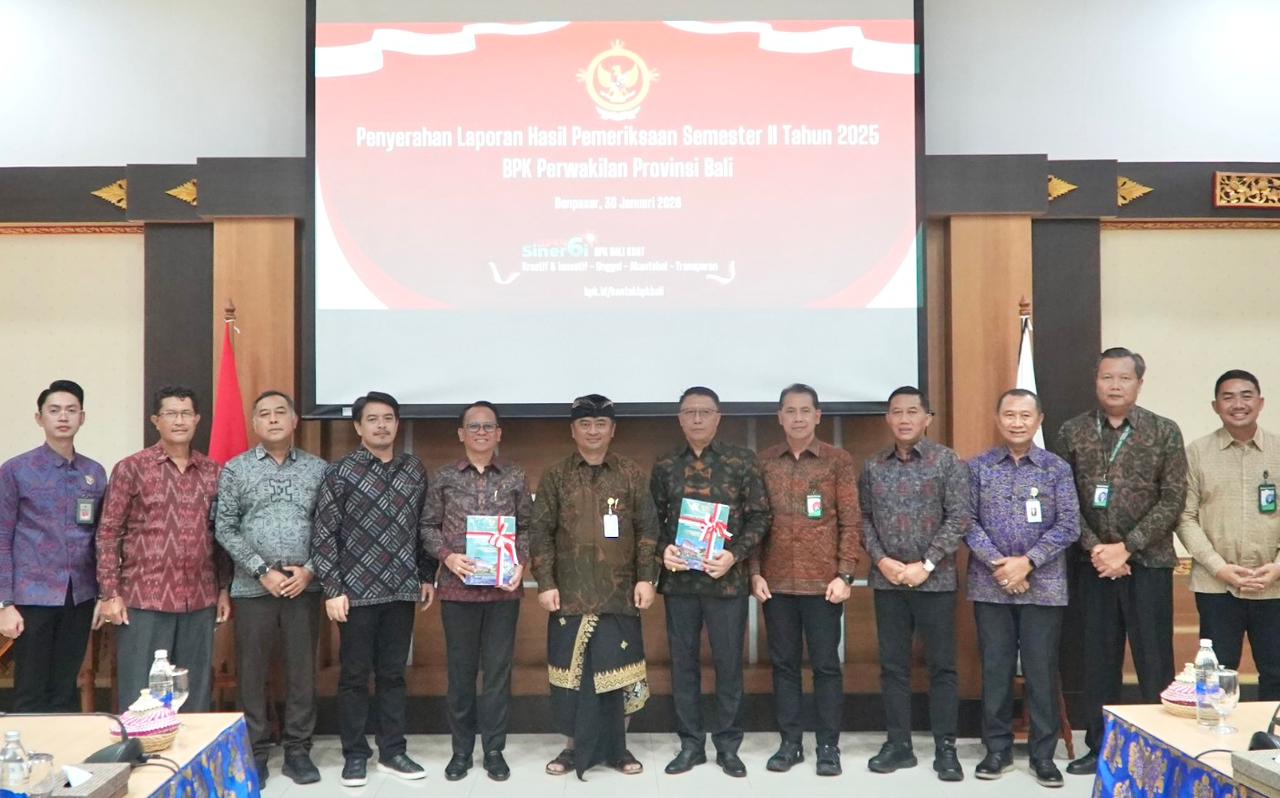 Ket Foto: Bank BPD Bali menerima penyerahan Laporan Hasil Pemeriksaan (LHP) dari BPK RI Perwakilan Provinsi Bali, Jumat (30/1/2026) di Gedung BPK Perwakilan Provinsi Bali, Renon, Denpasar.