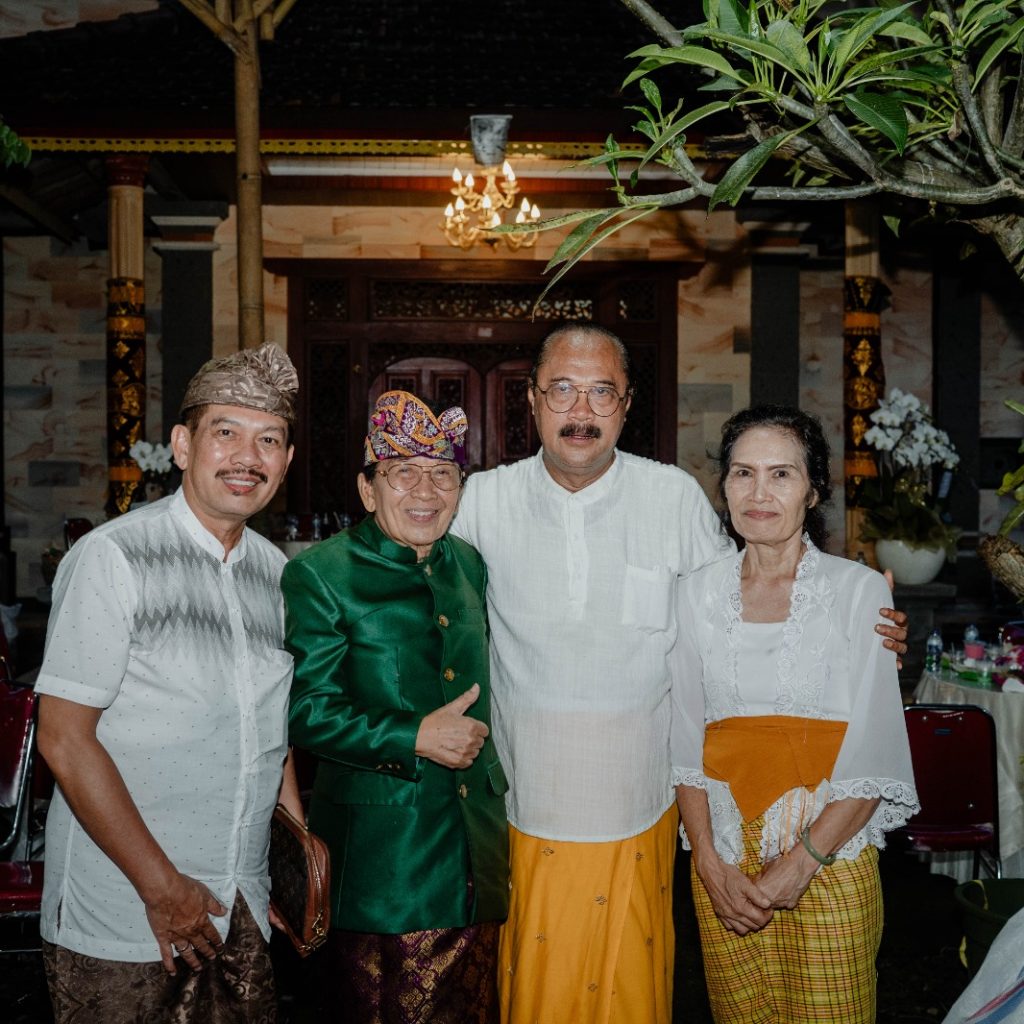 Ket Foto: Ida Bhawati Pasek I Made Sarjana merupakan akademisi sekaligus mantan Wakil Rektor III ITB STIKOM Bali, jalani Upacara Rsi Yadnya Apodgala Sulinggih pada Redite Umanis Merakih, Minggu (4/1/2026).