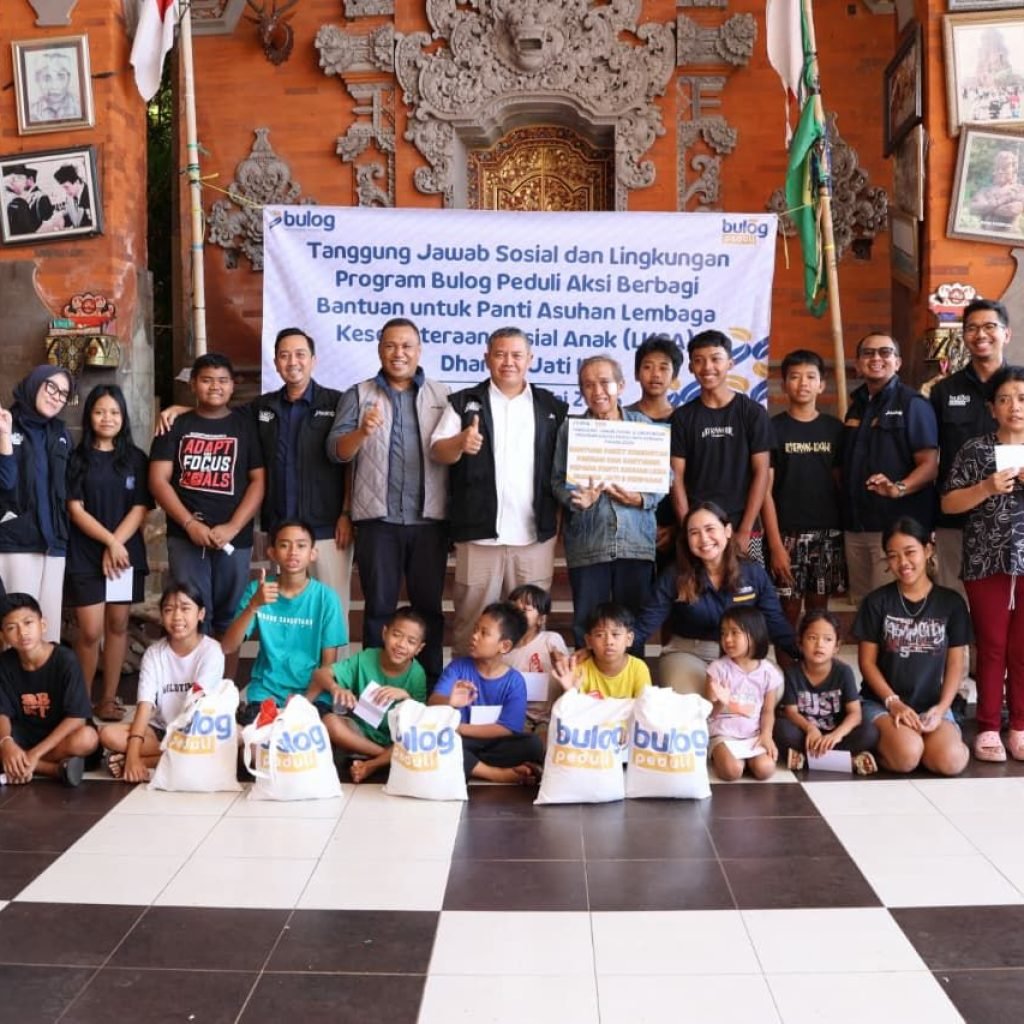 Ket Foto Ist: Tali kasih lewat TJSL, Perum BULOG sasar anak-anak di dua Panti Asuhan di Denpasar.