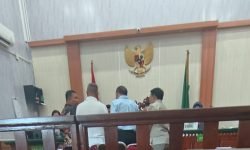 Ket Foto: Sidang perdata antara pihak penggugat I Gusti Putu Susila (50) dan tergugat I Gusti Putu Wirawan (59), dengan dihadiri dua saksi dari tergugat serta BPN Bali, Senin (27/7/2026) di PN Denpasar.
