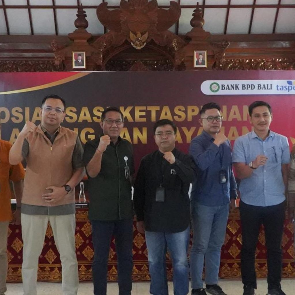 Ket Foto: Sinergitas lewat sosialisasi ketaspenan flagging dan layanan antara Bank BPD Bali dengan Taspen, melibatkan para karyawan-karyawati.