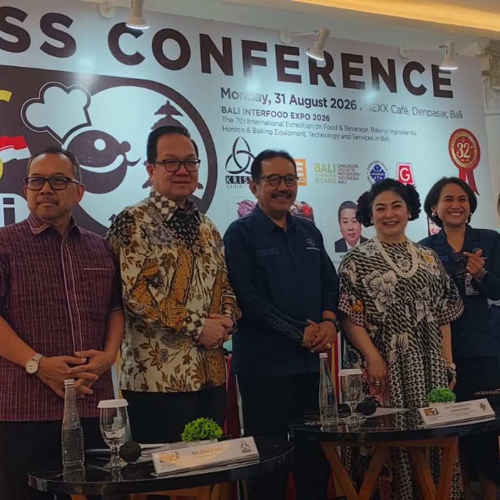 Ket Foto: Tampak jumpa pers Bali Interfood 2026, dihadiri CEO Krista Exhibitions Group, Daud Salim dan Ketua PHRI Bali Tjokorda Oka Artha Ardhana Sukawati, Senin (31/8/2026) di Nexx Cafe, Denpasar.