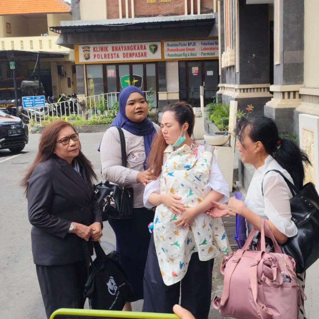 Ket Foto: Advokat Siti Sapurah, SH., memperjuangkan kliennya KC dan anaknya yang masih bayi, Selasa (8/9/2026).