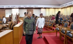 Ket Foto: Gubernur Bali Wayan Koster hadiri rapat Paripurna Ke-50 DPRD Provinsi Bali Masa Persidangan I, Tahun Sidang 2026-2027, di Ruang Sidang Utama, Kantor DPRD Prov Bali, Senin (14/9/2026).