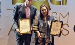 Ket Foto: HARRIS Hotel & Residences Sunset Road Bali dan Nikhila Hotel Seminyak Bali, meraih penghargaan di ajang Bali Tourism Awards 2026.