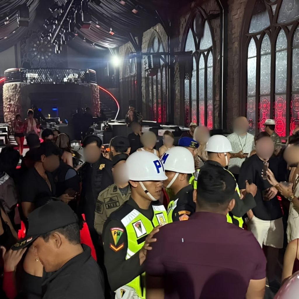 Ket Foto: Kantor Imigrasi Ngurah Rai berhasil amankan dan deportasi empat WNA melanggar aturan.
