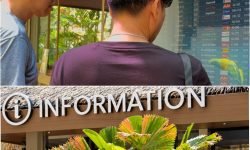 Ket Foto: Flight Information Display System (FIDS) hadir di Sira Village dan menjadi fasilitas pemantau penerbangan secara real-time, Minggu (4/10/2026).