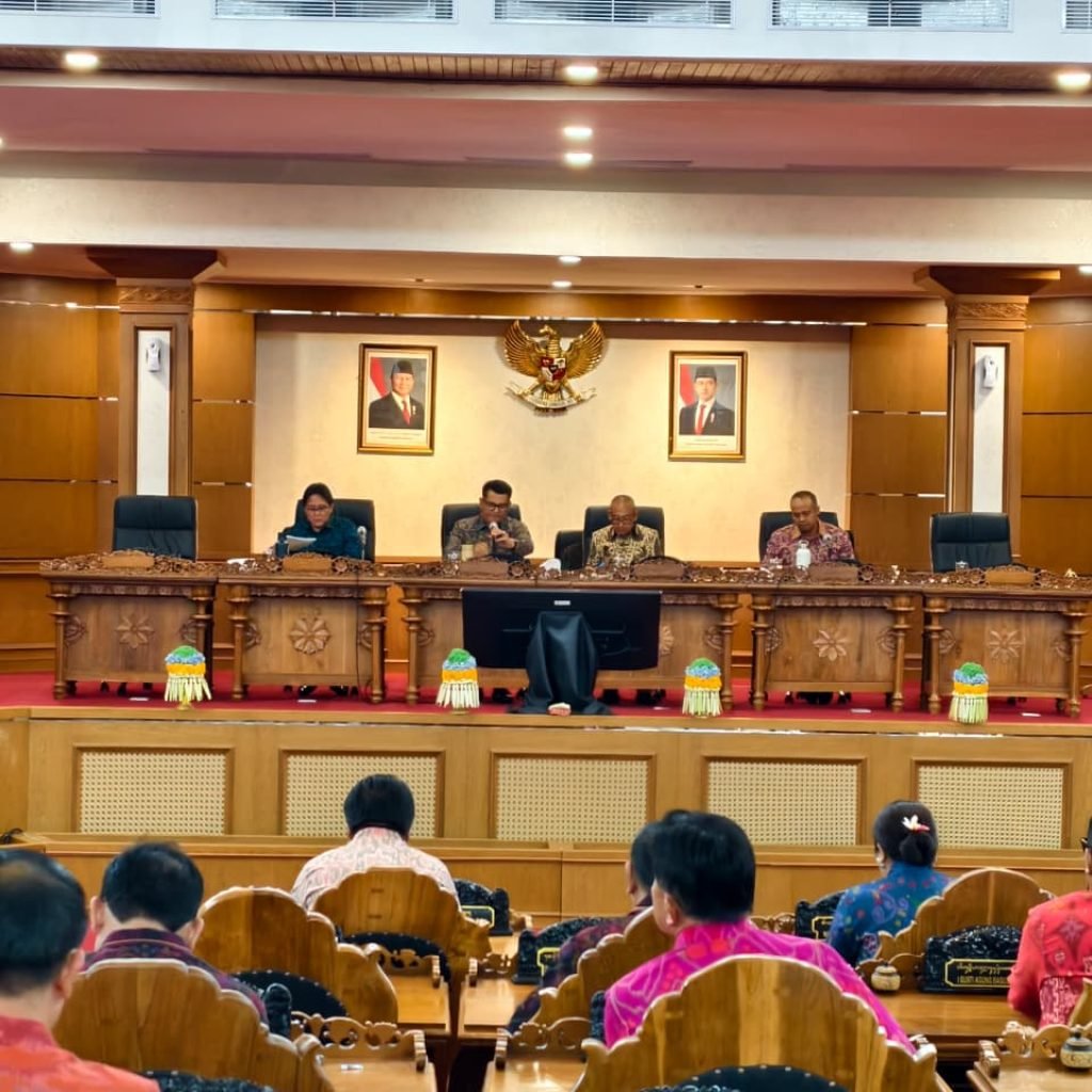 Ket Foto: APBD Bali 2027 Dibahas, Pemprov Tekan Defisit Lewat Efisiensi Anggaran, Senin (26/10/2026) di DPRD Bali.