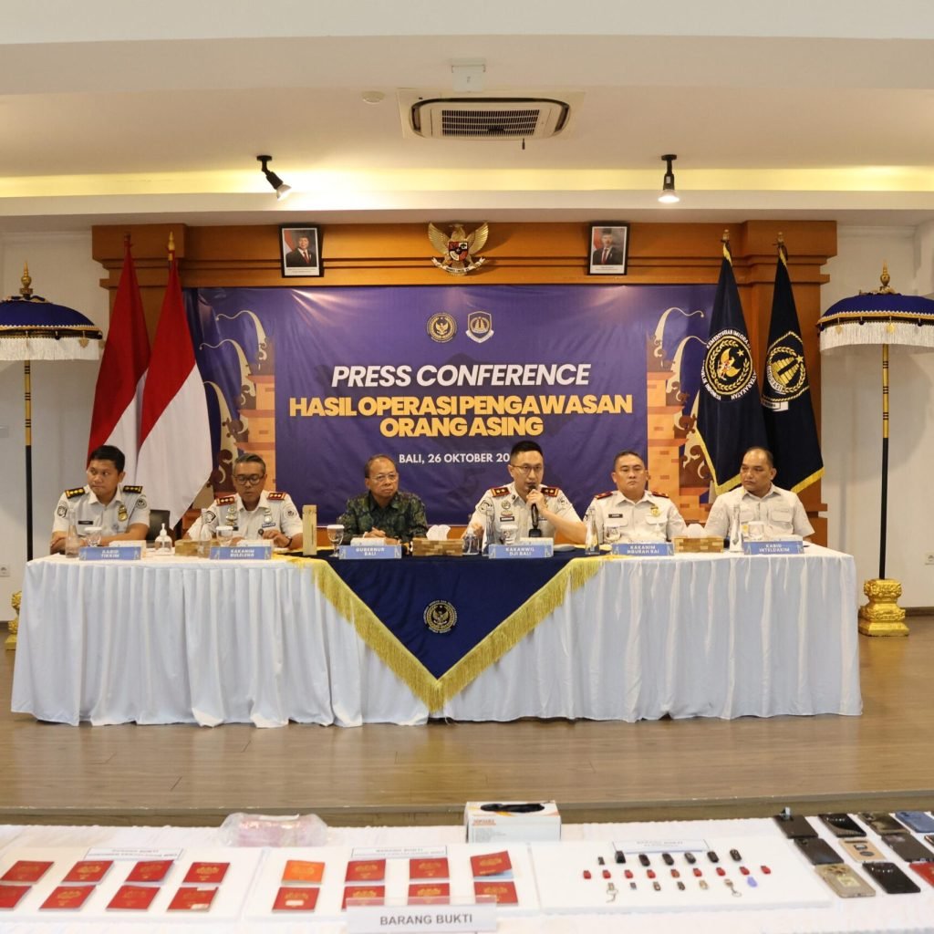 Ket Foto: Imigrasi Bali Perketat Pengawasan, Dua WNA Prancis Pemeran Video Asusila Masuk SOI.