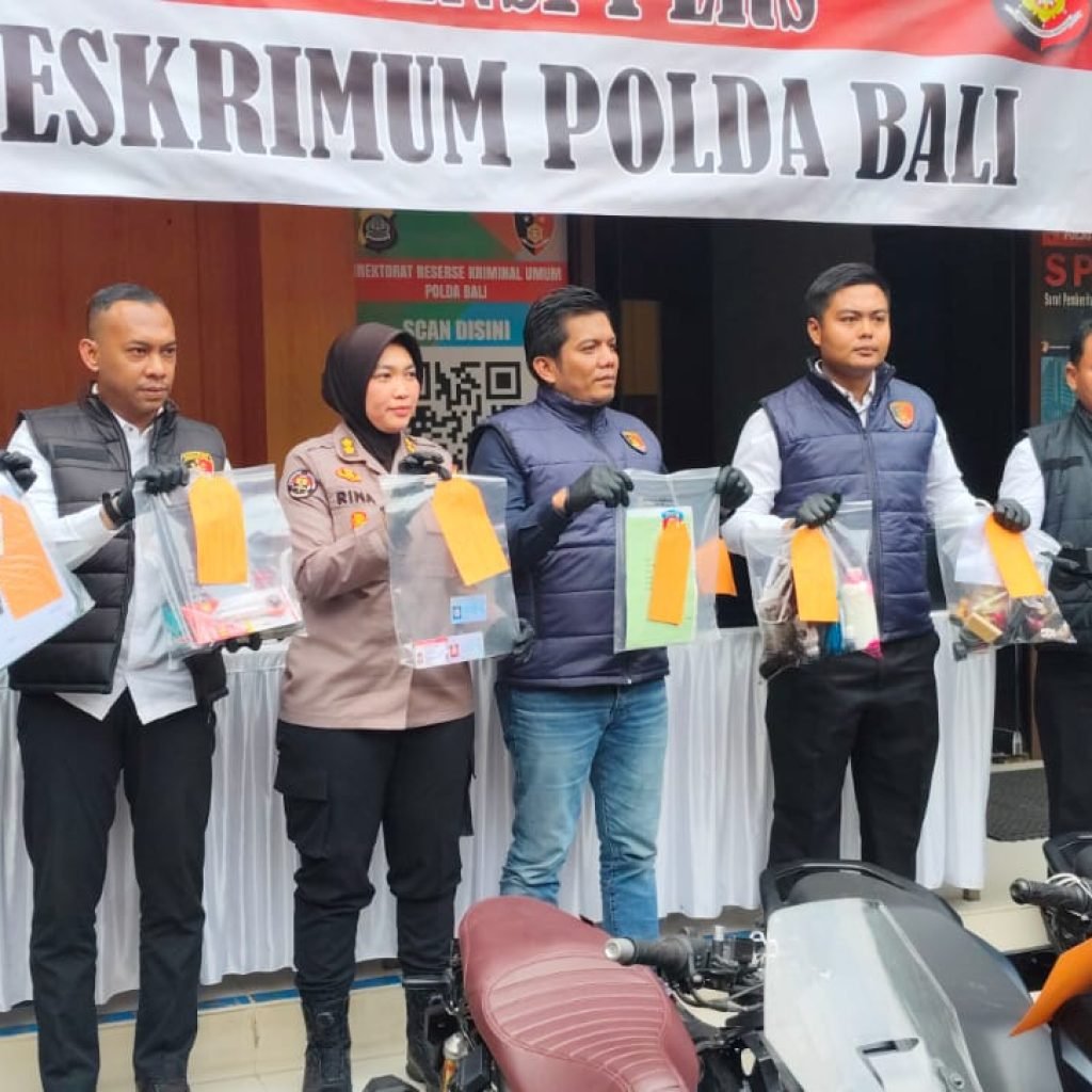 Ket Foto: Tercatat ada 28 laporan masuk, Polda Bali membongkar sindikat penggelapan kendaraan rental bermodus KTP palsu, Senin (26/10/2026).