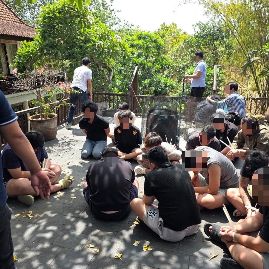 Ket Foto: Diduga jalanlan bisnis pinjaman online ilegal di Bali terbongkar, 15 WNA Malaysia dan 2 WNA Singapura diamankan, Senin (26/1/2026).