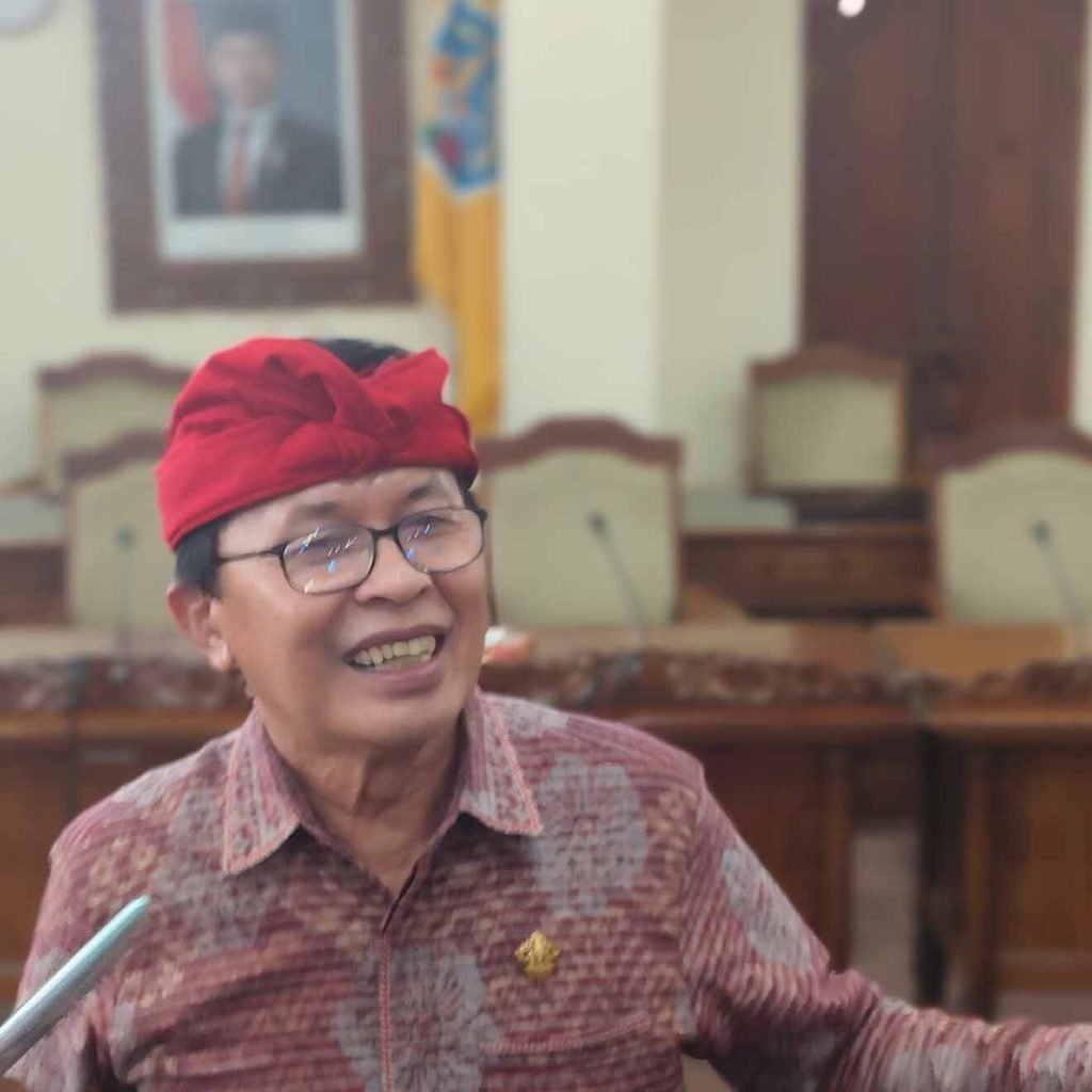 Ket Foto: Ketua Fraksi PDIP DPRD Bali dan Ketua Pansus TRAP DPRD Bali, I Made Supartha, SH., MH., mendorong pemerintah terhadap kesejahteraan nyata wong cilik atau buruh pekerja di Bali, Jumat (1/4/2026).