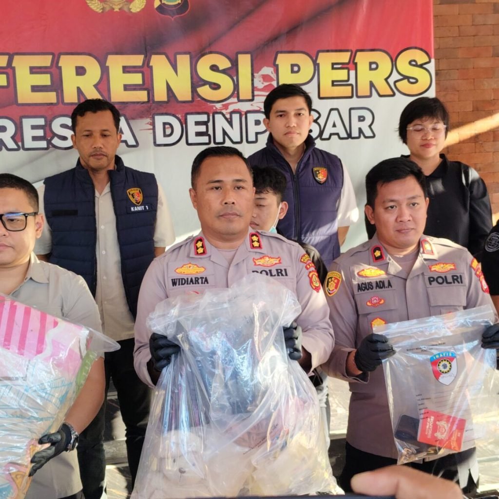 Ket Foto: Jumpa pers Polresta Denpasar, terkait ditemukan mayat perempuan inisial AS (26) diduga dibunuh pacarnya MZ (26) selaku WNA asal Singapura, Kamis (16/7/2026).