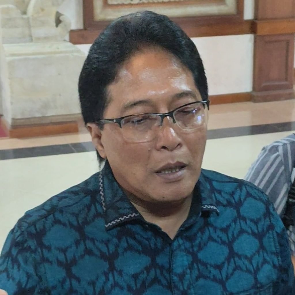 Ket Foto: Wakil Gubernur Bali Nyoman Giri Prasta menanggapi pembagian tugas dengan Gubernur Bali Wayan Koster, Senin (26/10/2026).