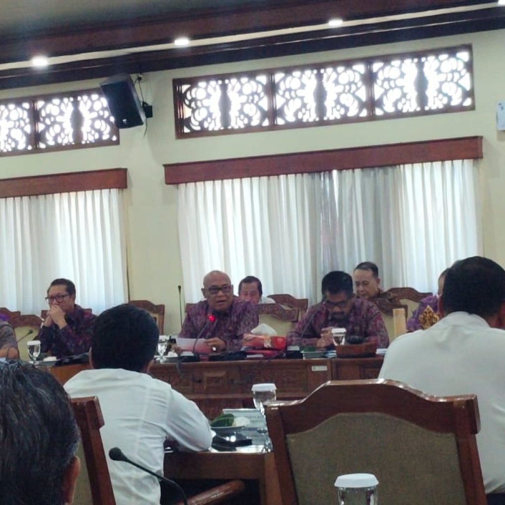 Wakil Ketua Komisi I DPRD Bali, Dewa Nyoman Rai, singgung ketidakhadiran dan harapkan MDA datang rapat bersama DPRD Bali, Senin (13/7/2026)
