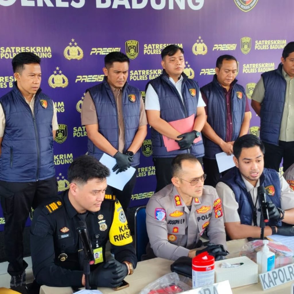 Ket Foto: Kasus asusila di depan rumah warga di Tibubeneng, Badung, ditangkap pelaku BA asal negara Australia, sedangkan pasangannya masih diburu aparat, Kamis (27/8/2026).