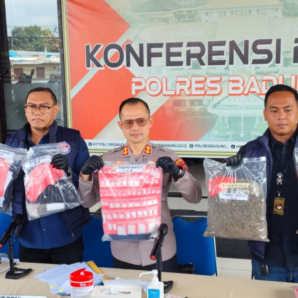 Ket Foto: Tercatat 17 kasus narkoba dengan 22 tersangka periode Juni-Agustus 2026 diungkap Satresnarkoba Polres Badung, Kamis (27/8/2026).