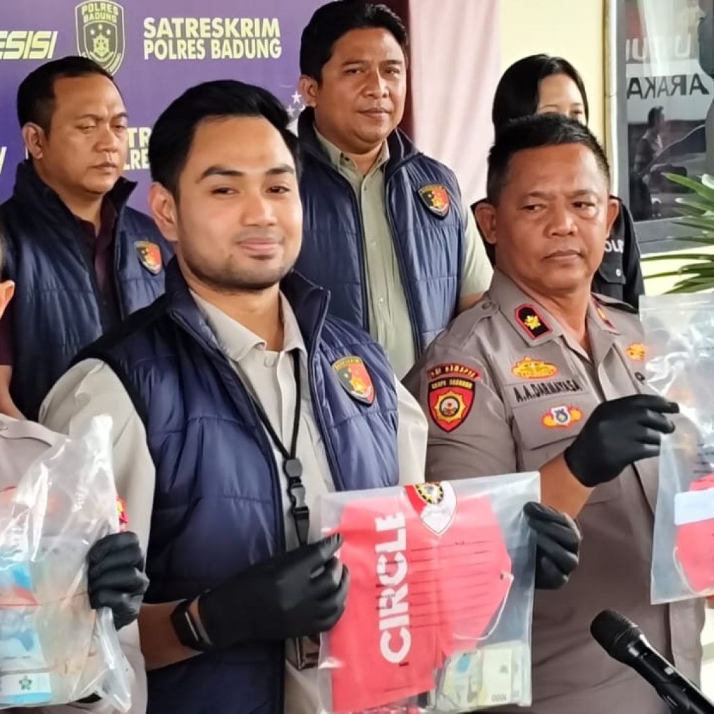 Ket Foto: Kasus penggunaan uang palsu dengan pelaku inisial PN (58) diungkap Satreskrim Polsek Mengwi, Kamis (27/8/2026).